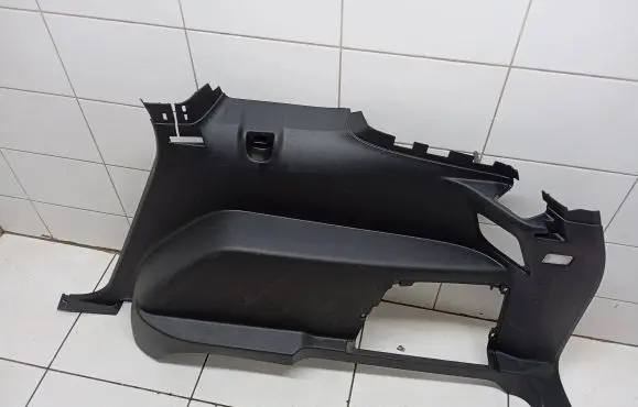 Trunk/boot lower side trim panel