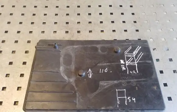 Toyota Avensis T270 Battery tray 7443105100