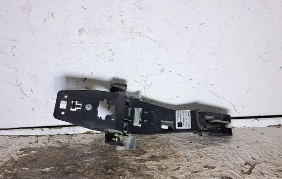 Rear door exterior handle/bracket