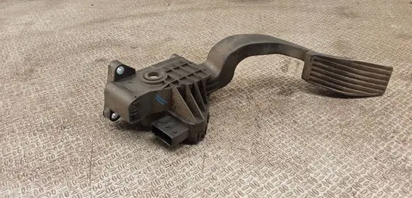 Opel Corsa D Accelerator throttle pedal 55702020