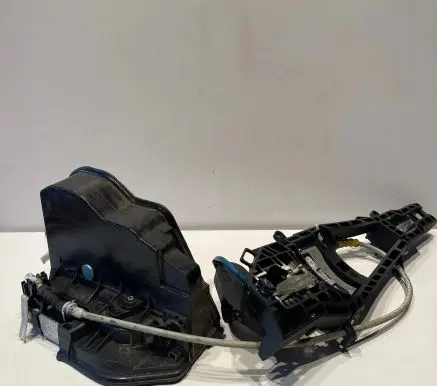 BMW 2 F22 F23 Front door lock 7229461