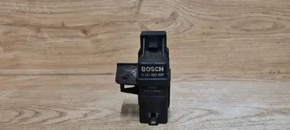 Volvo S80 Glow plug pre-heat relay 0281003037