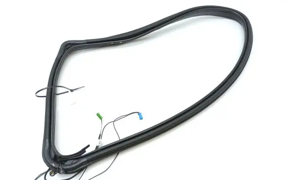 Mercedes-Benz R W251 Rear side glass trim A2516702439 A2517680424 3007708