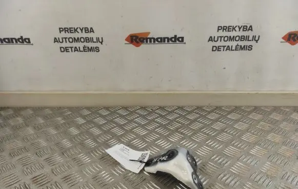 Toyota RAV 4 (XA50) Fender mounting bracket