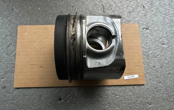 Jeep Cherokee XJ Piston 4864190