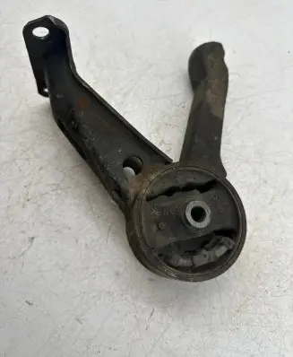 Mitsubishi Grandis Engine mount bracket