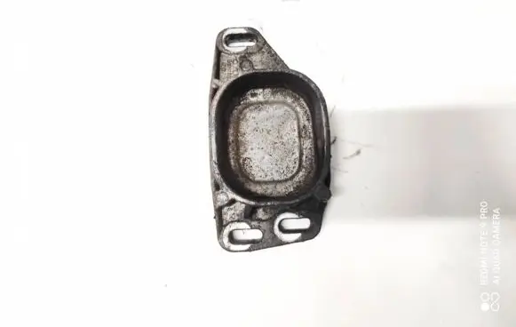 Volkswagen PASSAT B5.5 Engine mounting bracket 8d01993350