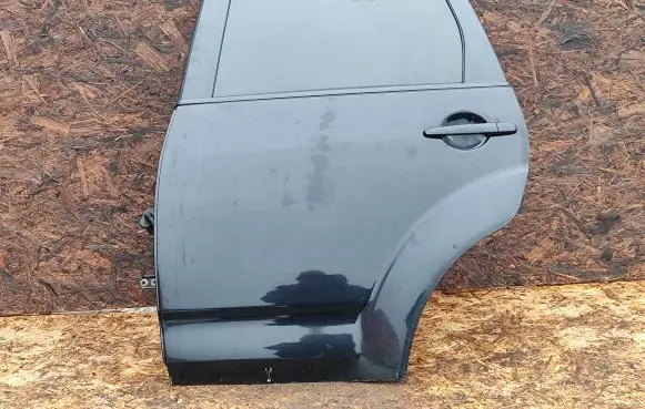 Mitsubishi Outlander Rear door