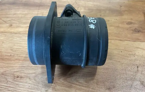 Volkswagen Caddy Mass air flow meter 038906461B 028002531