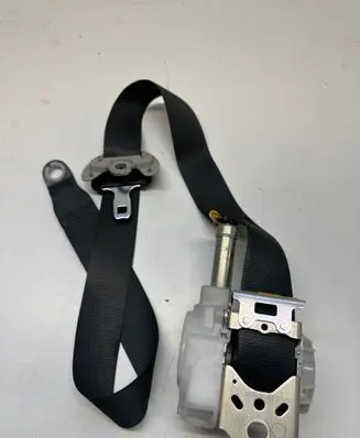 Toyota Auris E180 Front seatbelt