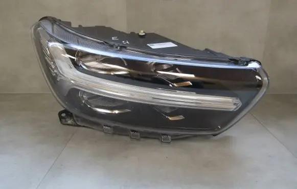 Volvo XC40 Headlight/headlamp 32342457