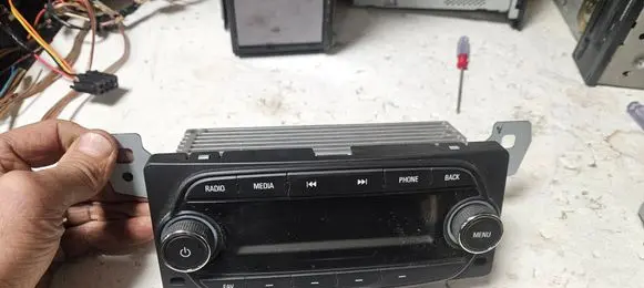 Radio/CD/DVD/GPS head unit