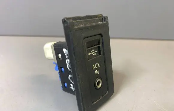 BMW 5 E60 E61 USB socket connector 9138402
