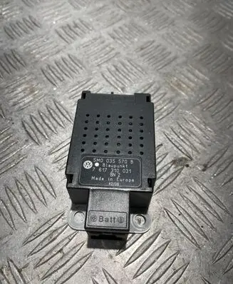 Volkswagen Golf Plus Aerial antenna amplifier 5M0035570B