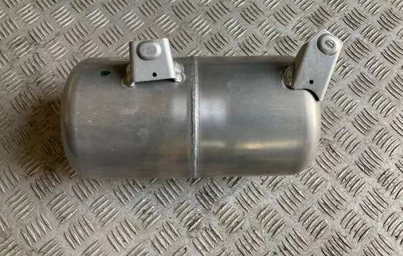 Vacuum air tank