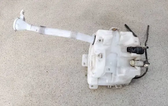 Mitsubishi Outlander Windshield washer fluid reservoir/tank