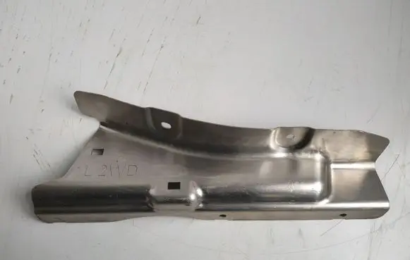 BMW 5 F10 F11 Heat shield in engine bay 51487185203 7185203
