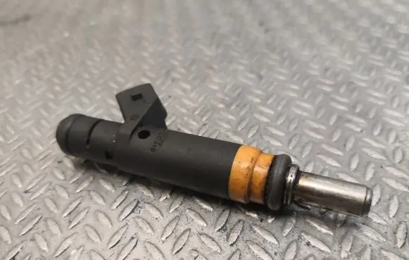 BMW 7 E65 E66 Fuel injector 7506924