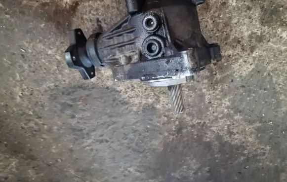 Nissan X-Trail T31 Gearbox transfer box case 