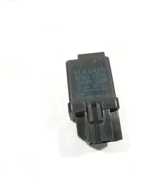 Toyota Land Cruiser (HDJ90) Hazard warning light relay 8198012070 1665000300