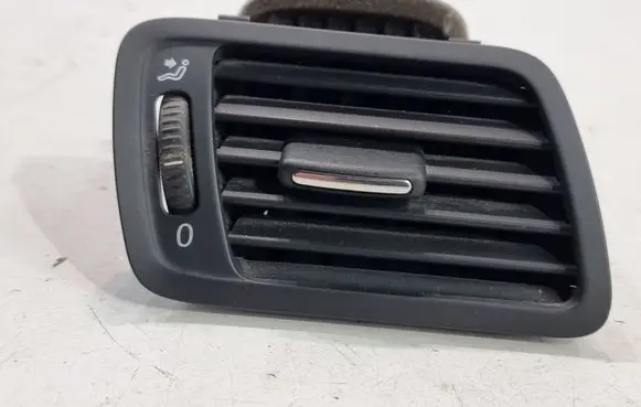 Volkswagen PASSAT B6 Dashboard side air vent grill/cover trim