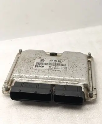 Skoda Octavia Mk1 (1U) Engine control unit/module 06A906032LC 26SA8336