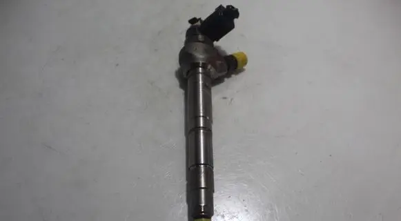 Volkswagen Touran III Fuel injector 0445110469