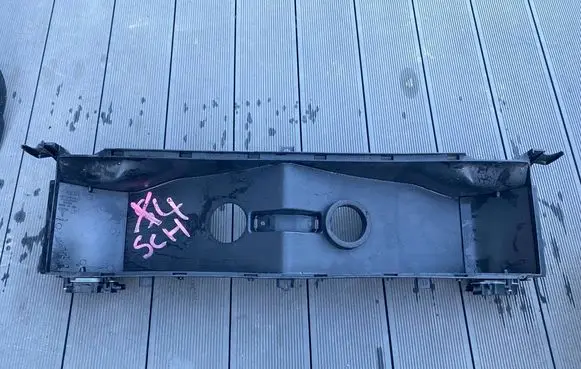 Tesla Model S Intercooler air guide/duct channel 105807300B