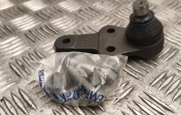 Ford Focus Steering tie rod end 2200402