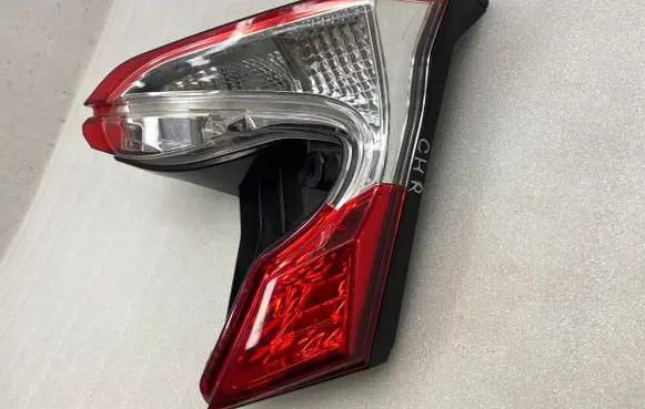 Toyota C-HR I Tailgate rear/tail lights 81580F4010