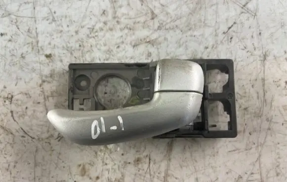Hyundai i10 Front door interior handle 826230x000