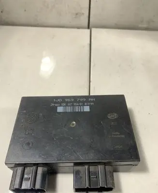Volkswagen Golf IV Central body control module 1J0959799AH