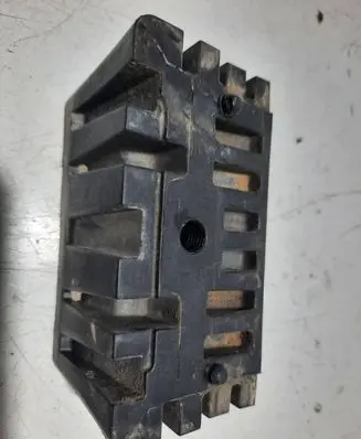 Volkswagen Touareg II Jacking socket point 7l8804123
