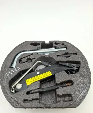 Audi A3 S3 8P Tool set 1K0012115F