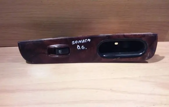 Hyundai Sonata Electric window control switch 620W0304