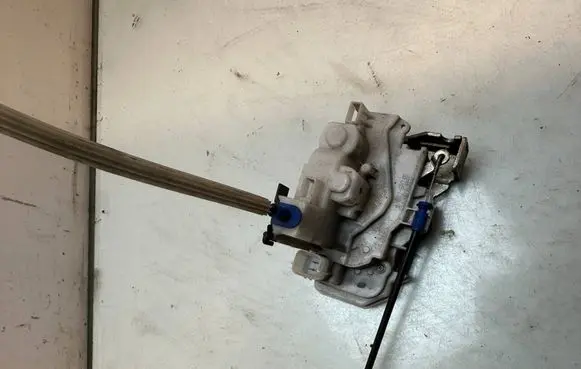 Fiat Doblo Front door lock 51910332