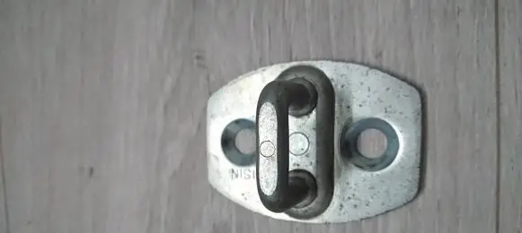 Toyota Corolla Verso E121 Front door lock loop/hook striker 
