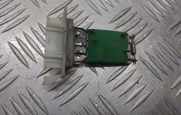 Opel Vectra C Heater blower fan relay 