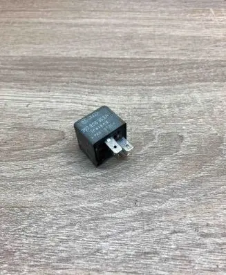 Volkswagen PASSAT B4 Other relay 357906383A 135