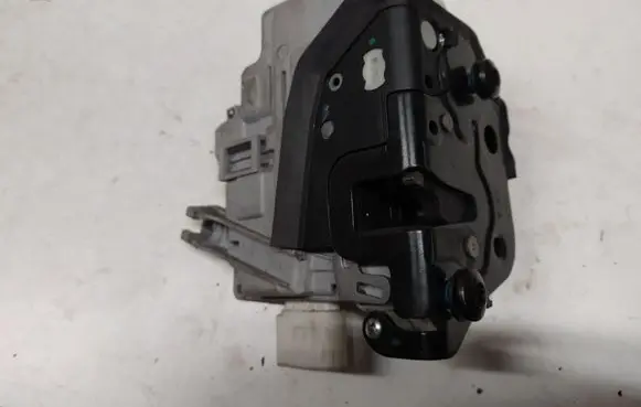 Audi A3 S3 A3 Sportback 8P Front door lock 4F2837016B