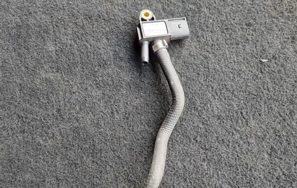 Mercedes-Benz A W176 Exhaust gas pressure sensor A0071536028 0281006066