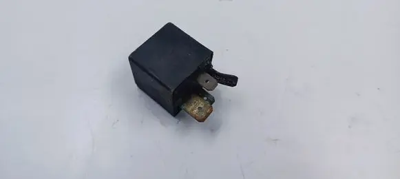 Volkswagen PASSAT B4 Other relay 46520419