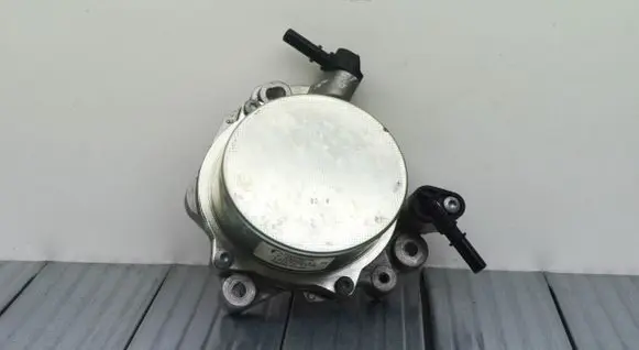 Ford Kuga II Vacuum pump 9674192280