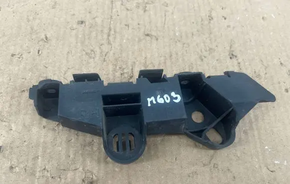 Opel Corsa E Front bumper mounting bracket 475496858 A0R800R 476498958