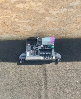 Opel Insignia A Fuse module 22737768