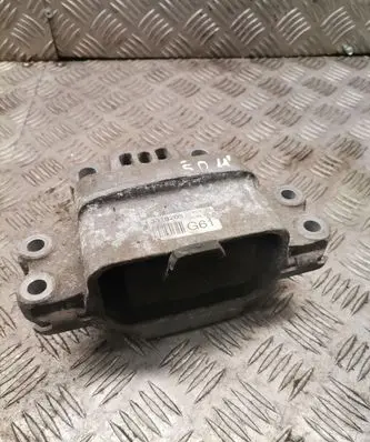 Skoda Octavia Mk2 (1Z) Engine mount bracket 3318205