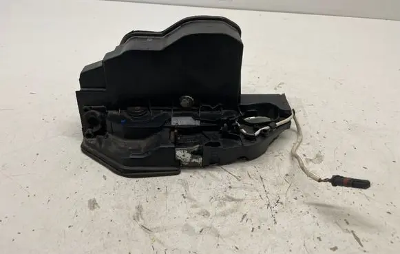BMW 5 F10 F11 Front door lock 7185690 A053702