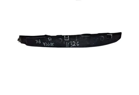 Volkswagen Jetta VI Fender end trim 5C6821111