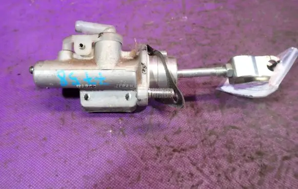 Clutch slave cylinder