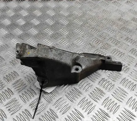 Mercedes-Benz CLS C218 X218 Engine mounting bracket A2782236304